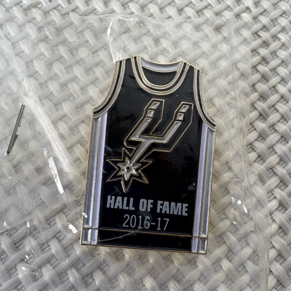 San Antonio Spurs Pin Jersey Hall of Fame 2016-17 Collectable Pin Crafters